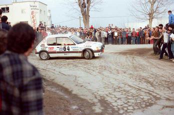 Xavier Girbau – Salvador Rondoni (Peugeot 205 GTI 1.6). Rally Costa Brava 1985 (Foto: Ramon Sala)